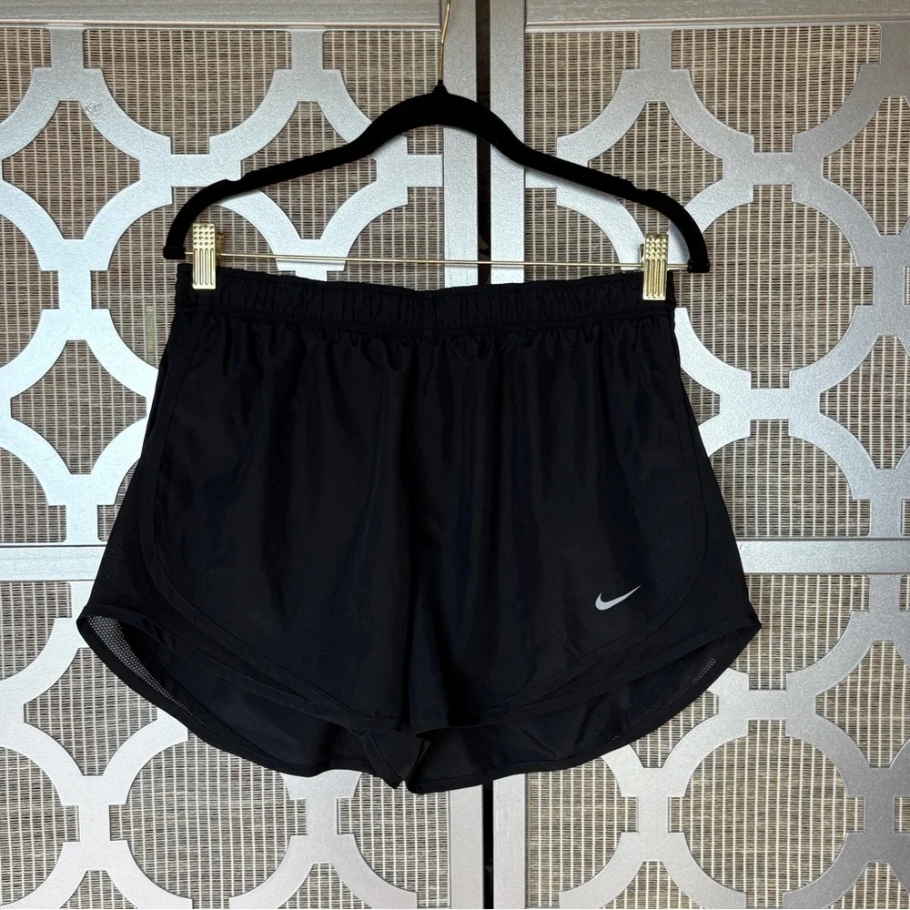 Nike Women's Black Athletic Shorts - Picture 1 of 6